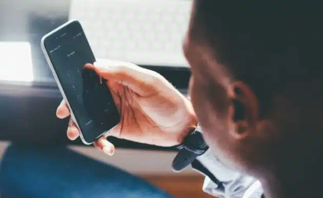 حل مشكلة توقف الهاتف عند شعار الشركة