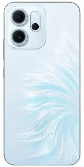 ظهر هاتف Oppo Reno 14 F باللون الازرق الفاتح يبرز لغة التصميم الهندسي وتوزيع عدسات الكاميرا الخلفية.