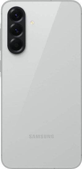 ظهر هاتف samsung galaxy a56 5g​ بالرمادي الفاتح يبرز لغة التصميم الهندسي وتوزيع عدسات الكاميرا الخلفية.
