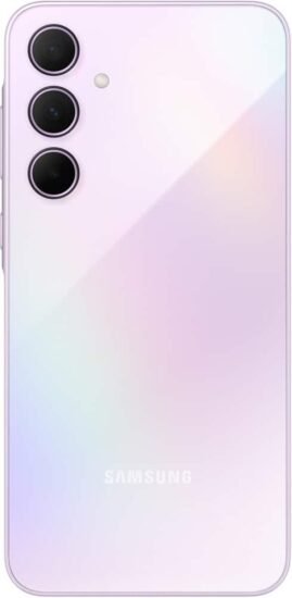 ظهر هاتف samsung a35 باللون البنفسجي الفاتح يبرز لغة التصميم الهندسي وتوزيع عدسات الكاميرا الخلفية.