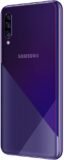 ظهر هاتف Samsung Galaxy A30s باللون بنفسجي من زاوية مائلة يبرز لغة التصميم الهندسي وتوزيع عدسات الكاميرا الخلفية.