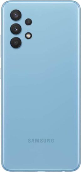 ظهر هاتف samsung a32 باللون ازرق يبرز لغة التصميم الهندسي وتوزيع عدسات الكاميرا الخلفية.