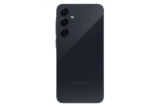 ظهر هاتف Samsung Galaxy A55 5G باللون كحلي يبرز لغة التصميم الهندسي وتوزيع عدسات الكاميرا الخلفية.