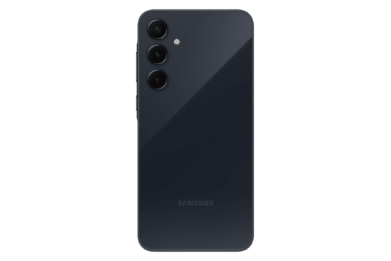 ظهر هاتف Samsung Galaxy A55 5G باللون كحلي يبرز لغة التصميم الهندسي وتوزيع عدسات الكاميرا الخلفية.
