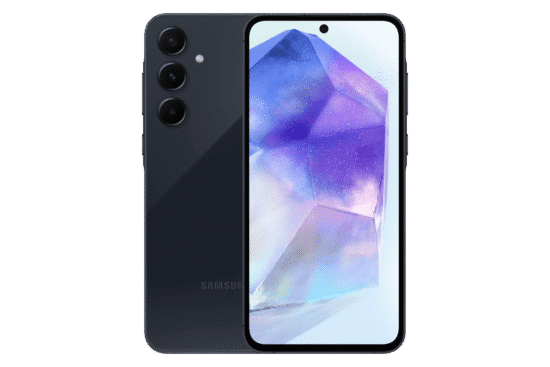 التصميم الكامل لهاتف Samsung Galaxy A55 5G باللون كحلي من الامام والخلف، يستعرض لغة التصميم وتوزيع الكاميرات.